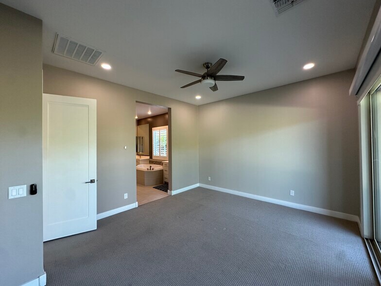 Building Photo - 1140 E Cherrywood Pl