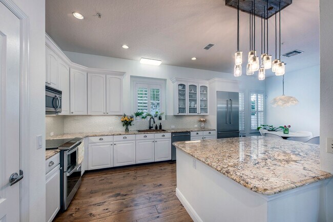 Building Photo - Baldwin Park Beauty! 3 bed/2.5 bath Pool H...