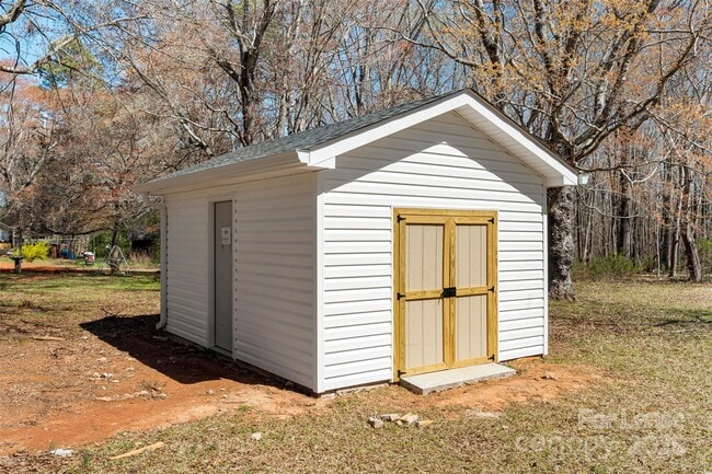 Building Photo - 2509 Wesley Chapel Rd