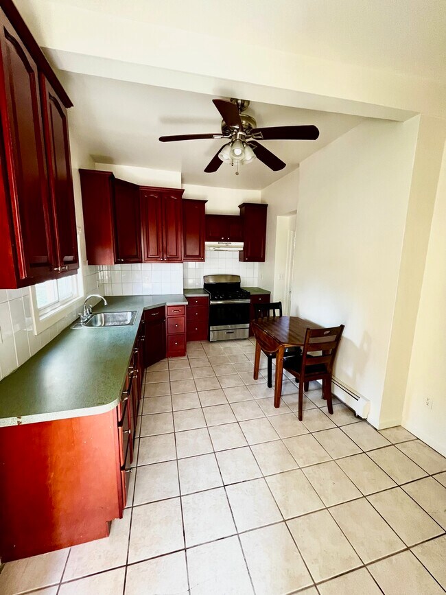 Building Photo - 500 N Division St