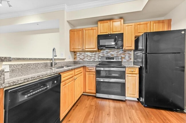 Building Photo - 15105 Michelangelo Blvd