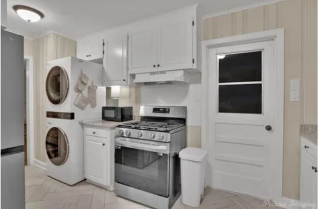 Building Photo - Coming Soon In Broadmoor!!