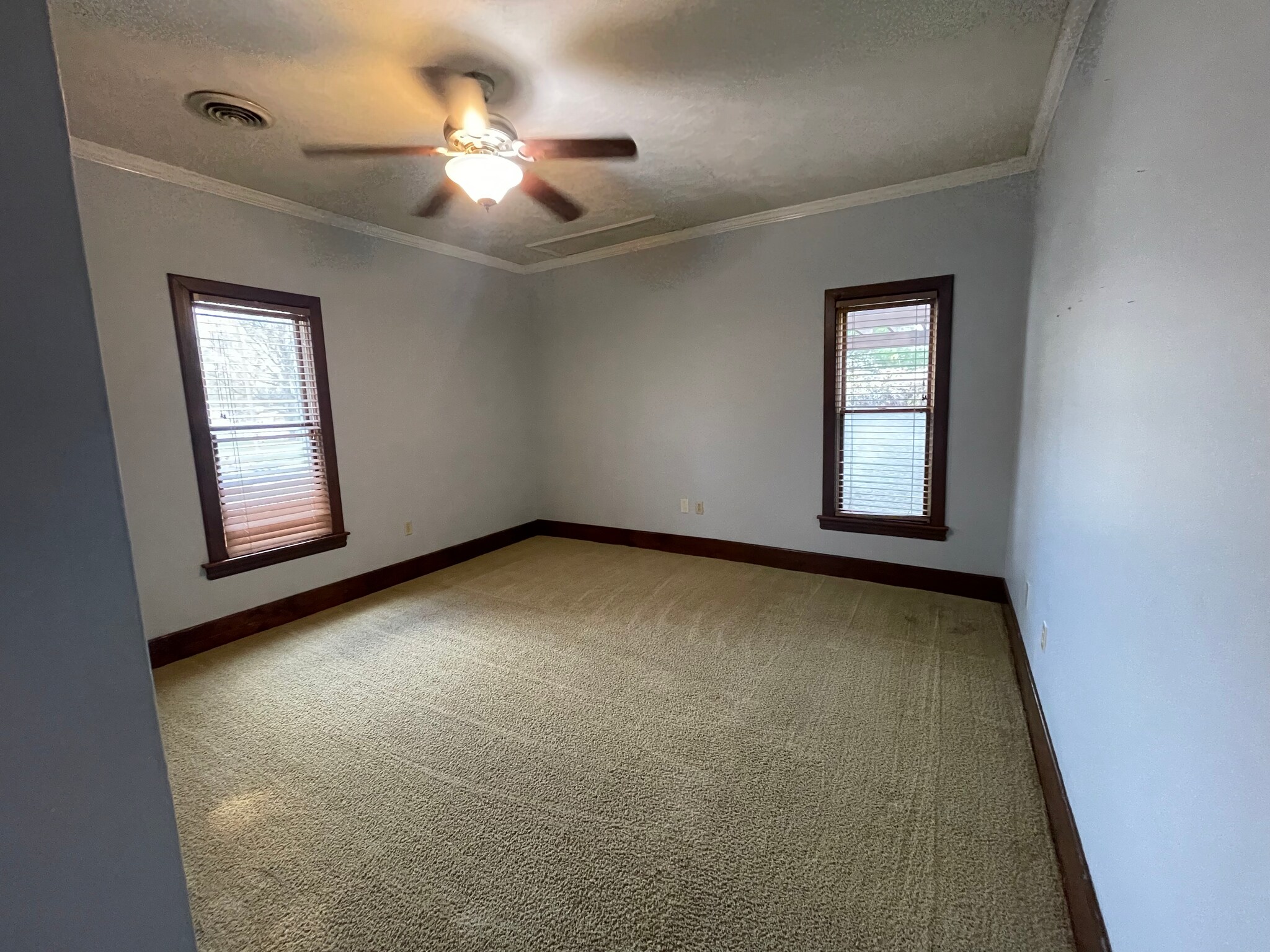 Building Photo - 322 Chestnut St