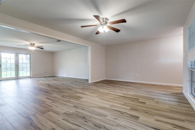 Building Photo - 8915 Bintliff Dr