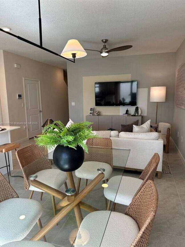 Building Photo - 815 SW 11th Wy