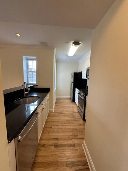 Building Photo - 65 Langdon St