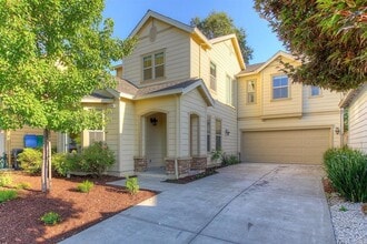 Building Photo - 1,812 Square Foot Two level 3 bedroom  2.5...