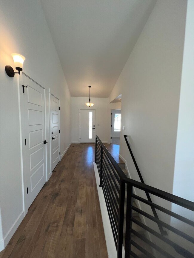 Building Photo - 881 W Sagewood Dr