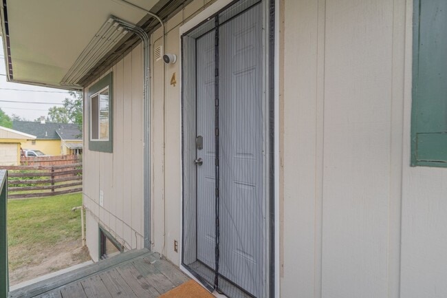 Building Photo - Fully Furnished and comfortable! Short Ter...