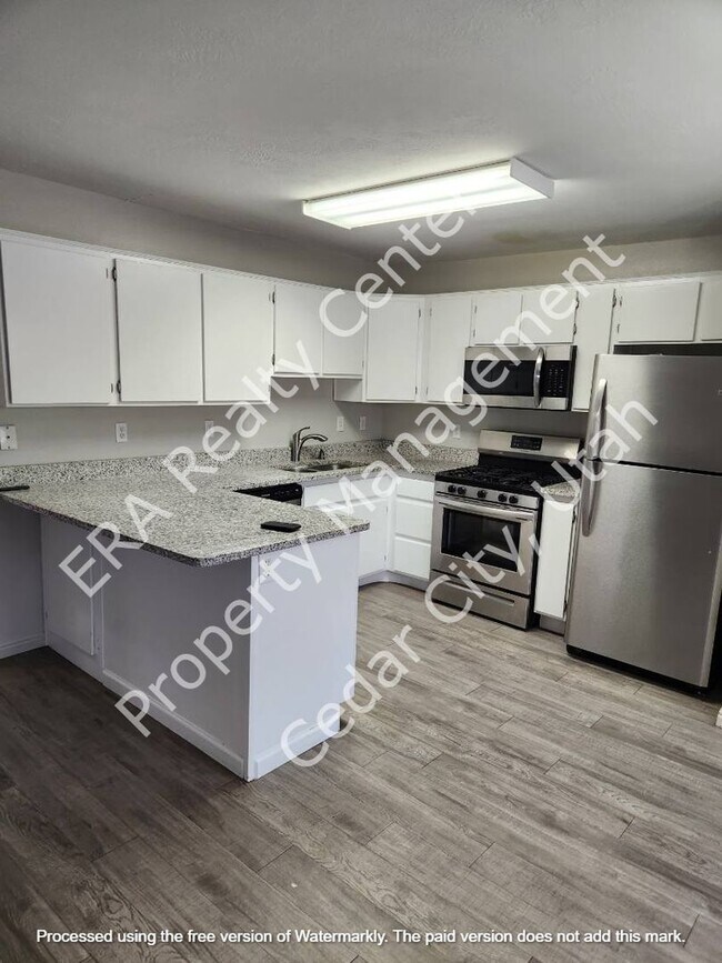 Building Photo - Move-In Discount!! 2 bedroom - 2 Bathroom Twin Home