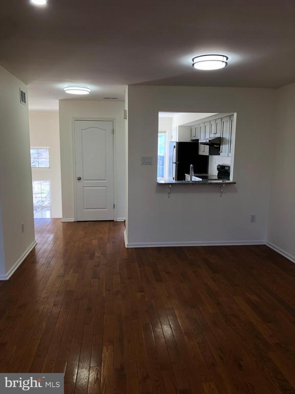 Building Photo - 4202 Quaker Ct