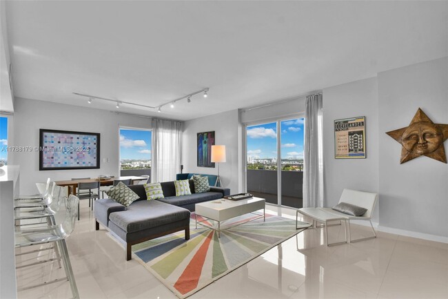 Building Photo - 9225 Collins Ave