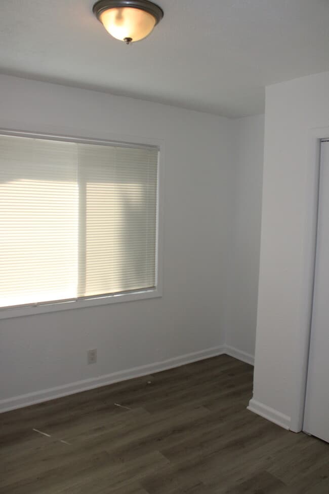 Building Photo - Beautiful 4 bedrooms and 1 bath home located on Freeman Ave in Kansas City, KS