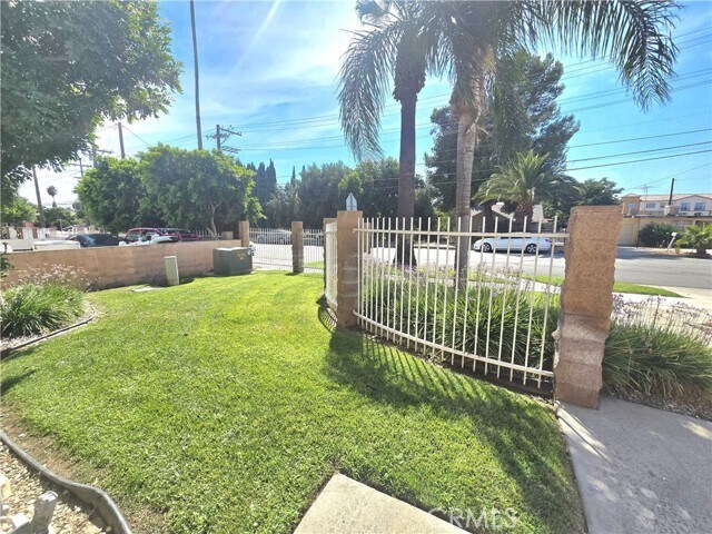 Building Photo - 8451 Oleander Ave
