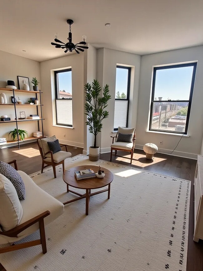 Primary Photo - 948 W Addison St