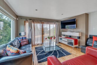 Building Photo - 665 Columbus St E