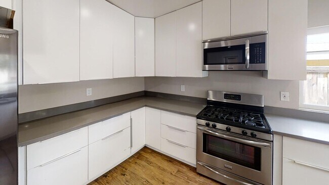 Building Photo - SDSU 6BD House – Walk to Campus, Prime Student Location