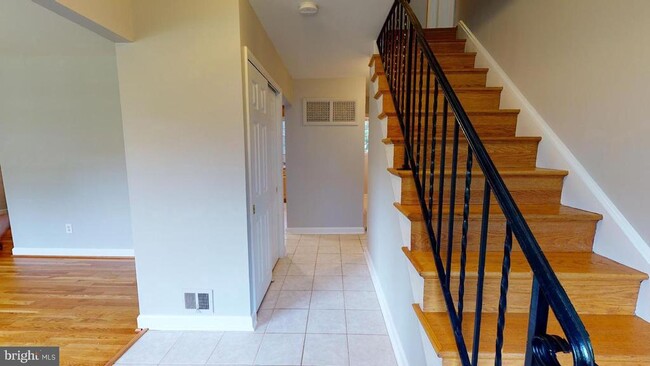 Building Photo - 2527 Bull Run Ct