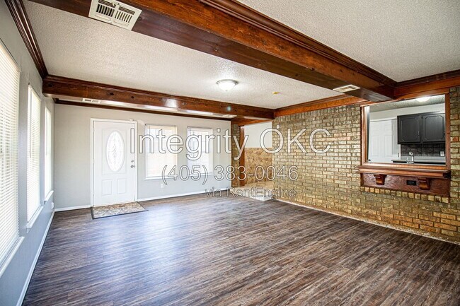 Building Photo - 4101 SE 45th St