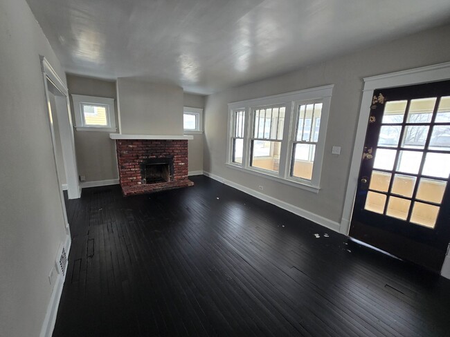 Building Photo - SECTION 8 and EDEN Accepted! Newly Renovated 3BR Home Now Available in Cleveland!!