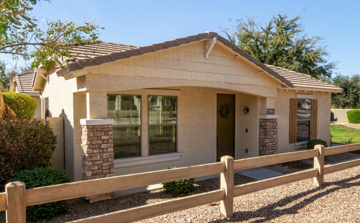 Building Photo - 4428 E Wildhorse Dr