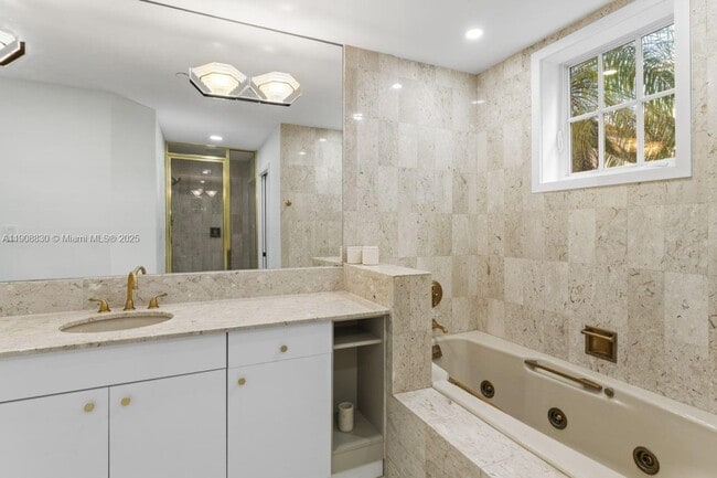 Building Photo - 19217 Fisher Island Dr