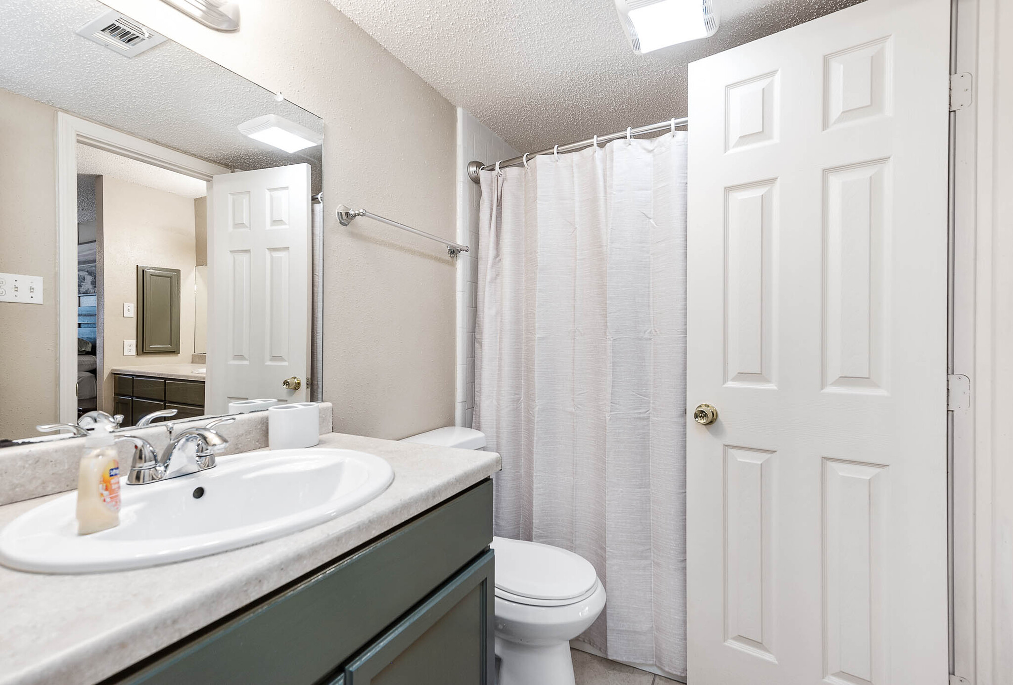 Downstairs Bathroom - 200 Pecan Dr