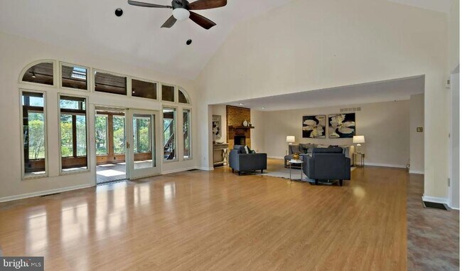 Building Photo - 1200 Turnbury Ln