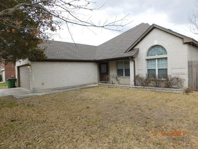 Building Photo - 15713 Fair Ln