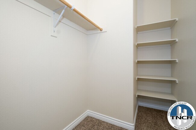 Building Photo - Gorgeous 4 Bedroom | 3.5 Bath
