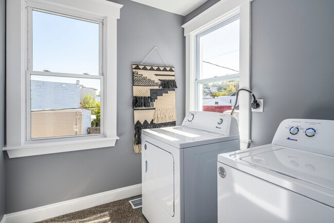 Building Photo - 422 Thornton St