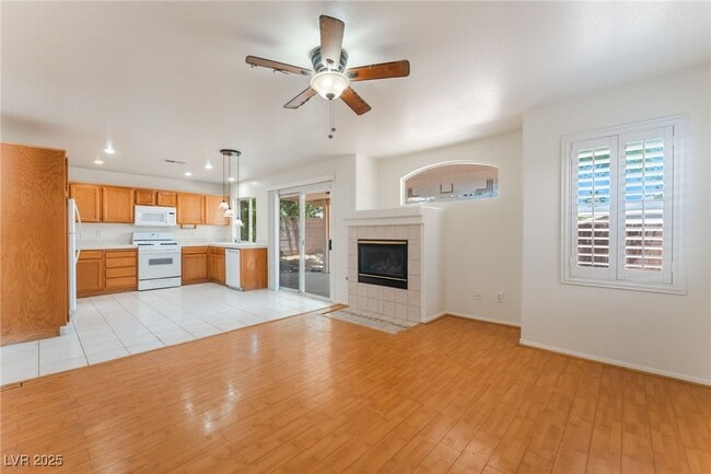 Building Photo - 10412 Shadowland Ave