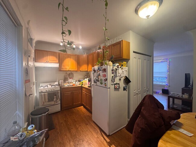 Building Photo - Nice 1 Bed in Quaint Roger's Glenwood District