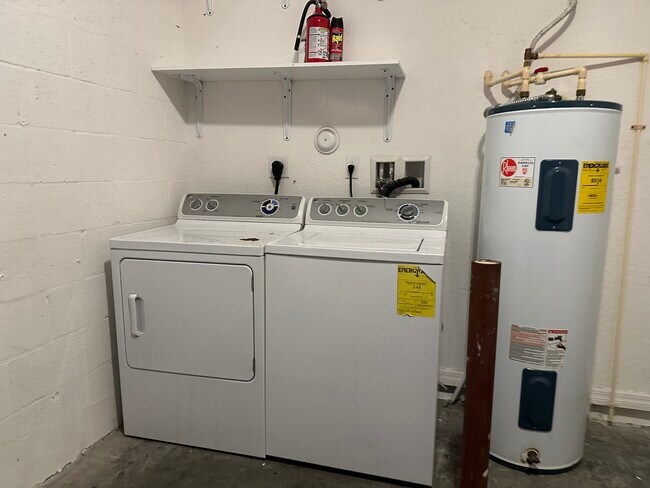 Building Photo - 3532 NW 29th Ct