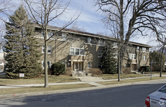 Building Photo - 2114 N Summit Ave