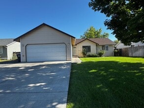 Building Photo - Fully Renovated Home in Crossroad Neighborhood!