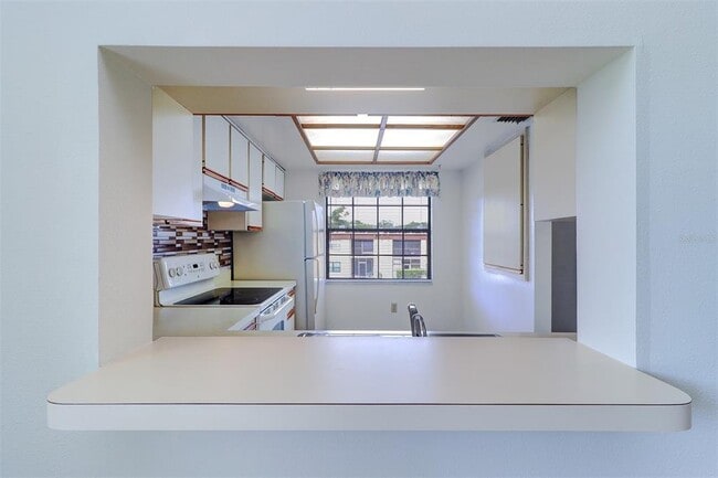 Building Photo - 2400 Winding Creek Blvd