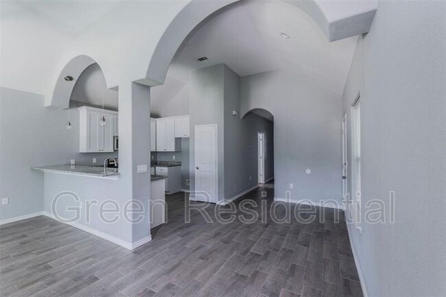 Building Photo - 16948 W Ivanhoe St