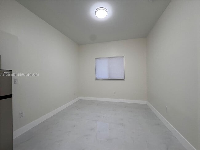 Building Photo - 915 NW 104th St