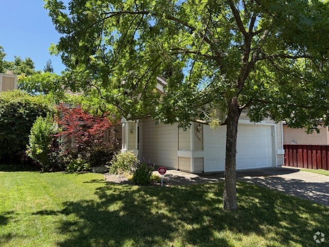 Building Photo - 2440 Julliard Cir
