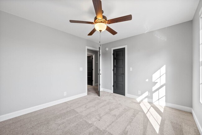 Building Photo - 250 Harrowgate Dr