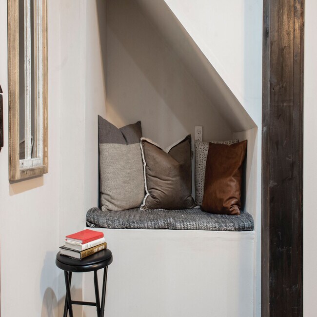 Building Photo - 1373 Benteen Way SE