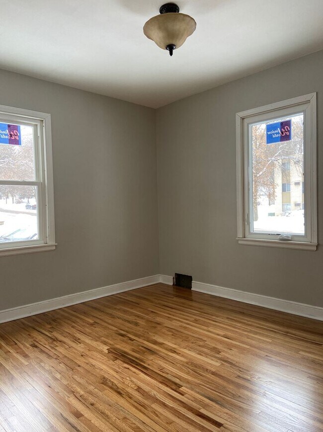 Building Photo - 9a-838