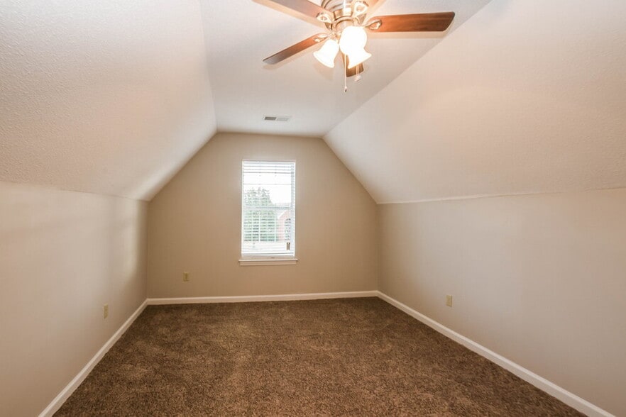 Building Photo - 1438 Clockshop Dr