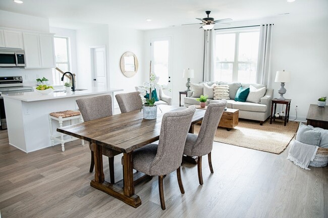 Building Photo - Beautiful 3-Bedroom Townhomes Await at Clover Ridge! Washer & Dryer included