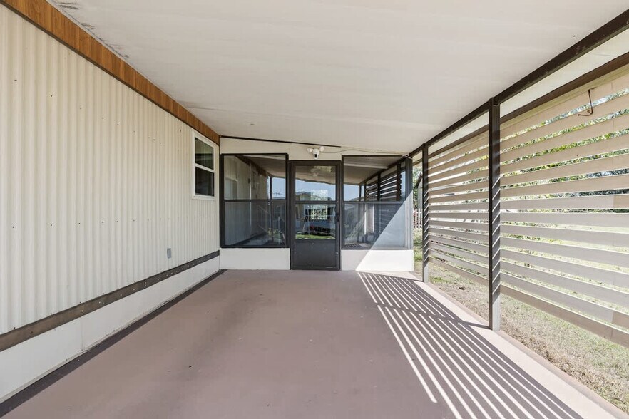 Building Photo - 10034 Hamp Dr