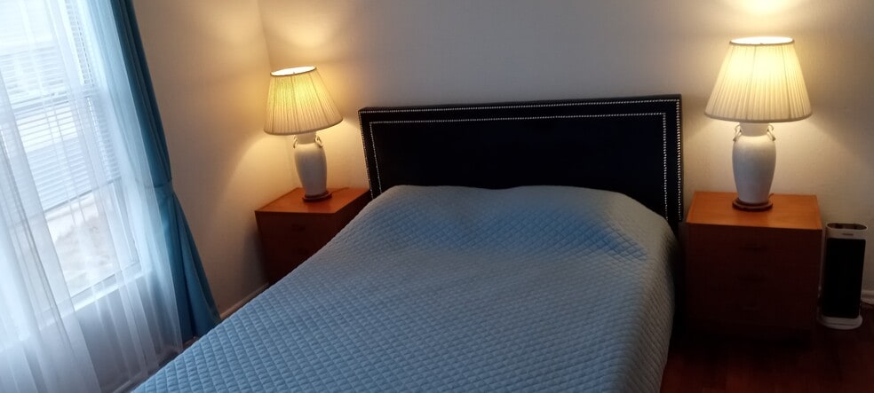 Building Photo - 805 N Leverett Ave