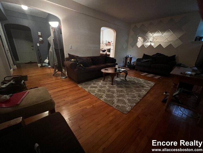 Building Photo - 1555 Beacon St