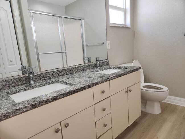 Building Photo - 827 NE 23rd Terrace