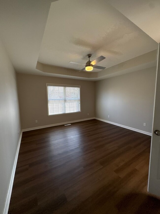 Building Photo - Spacious 3 Bedroom Home In Manchester...